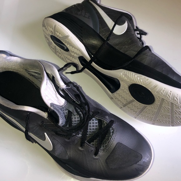 Women’s Nike Zoom Hyperspike volleyball shoe - Picture 2 of 7